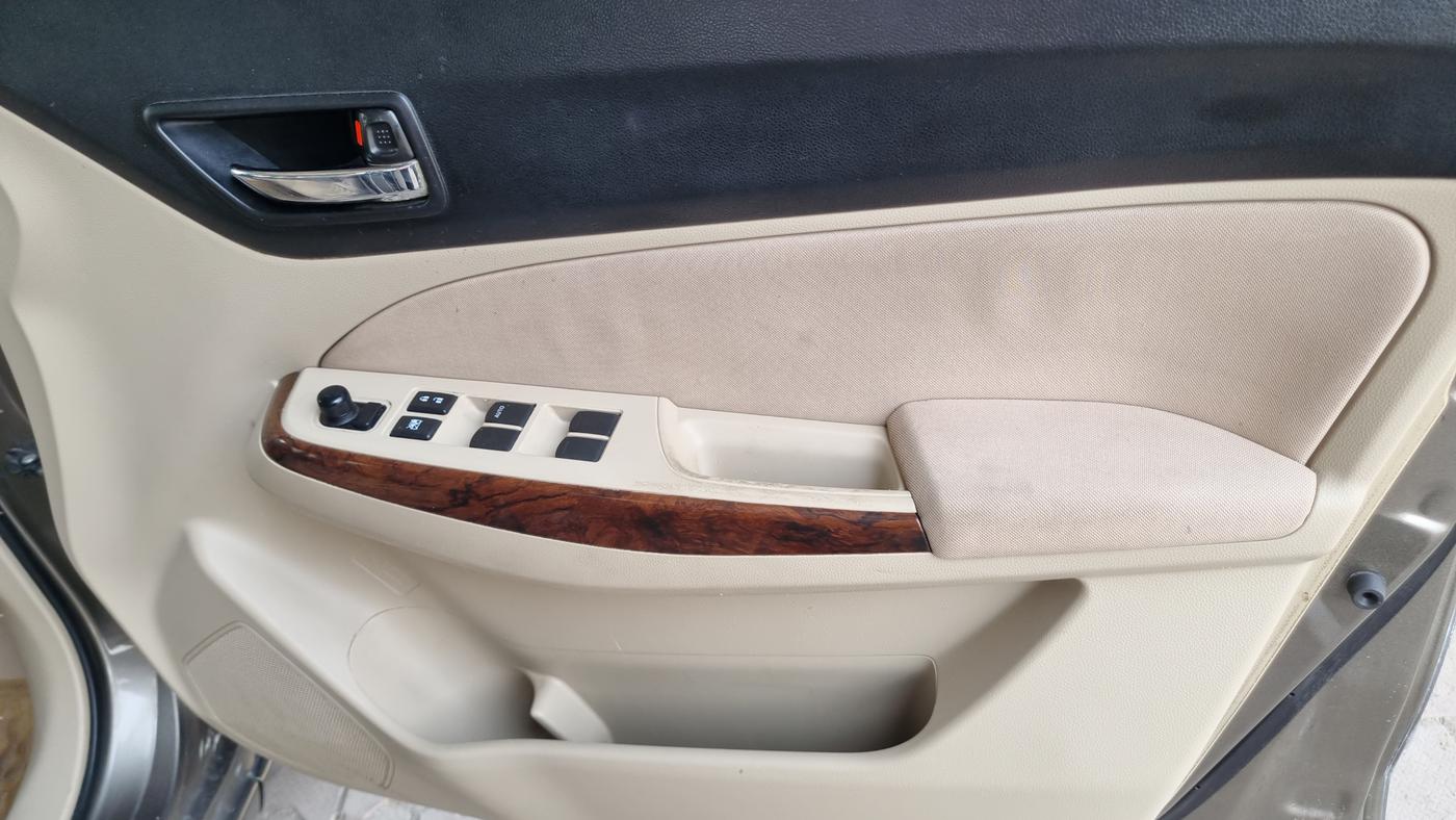 2018 Maruti Dzire ZXI, Petrol, Manual, 82,565 km, Driver Side Door Panel Controls
