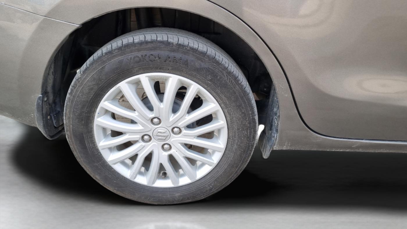 2018 Maruti Dzire ZXI, Petrol, Manual, 82,565 km, Right Rear Wheel