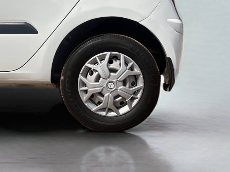 2013 Hyundai i10 ERA 1.1, Petrol, Manual, 27,912 km, Left Rear Wheel