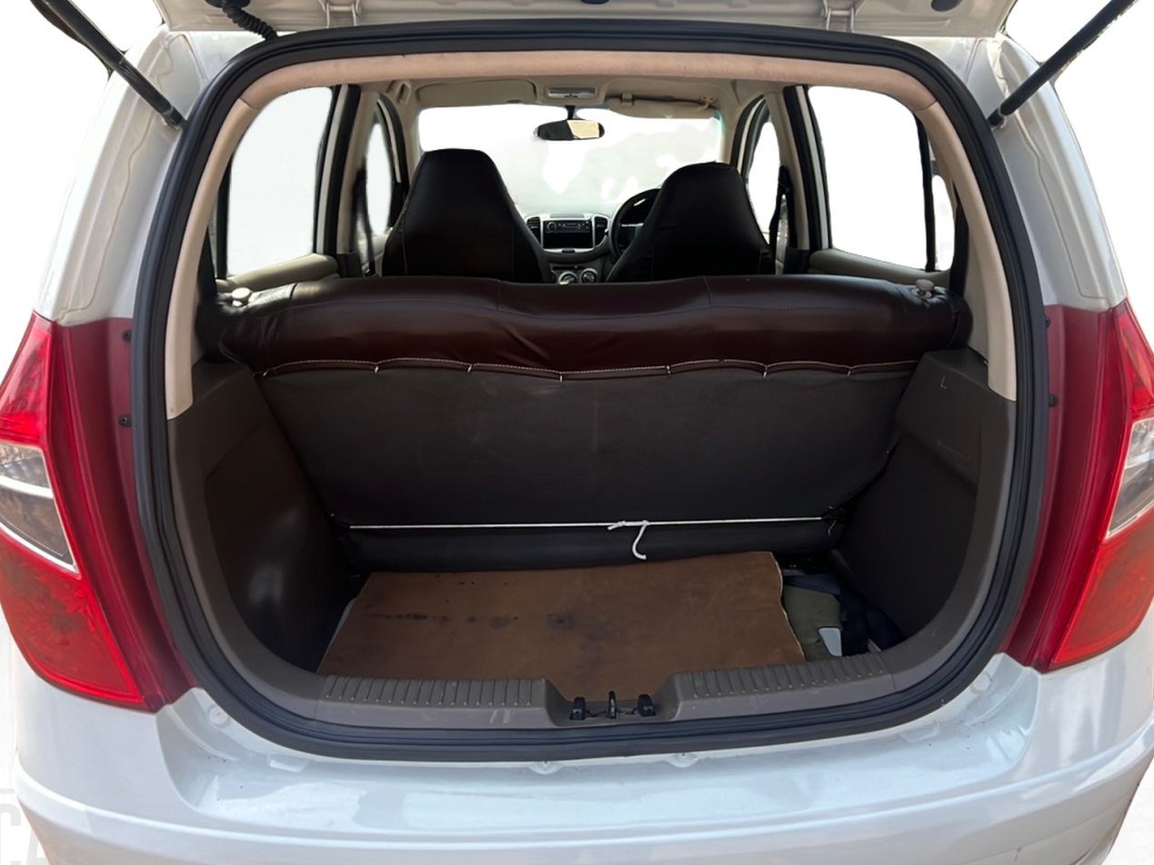 2013 Hyundai i10 ERA 1.1, Petrol, Manual, 27,912 km, Boot Inside