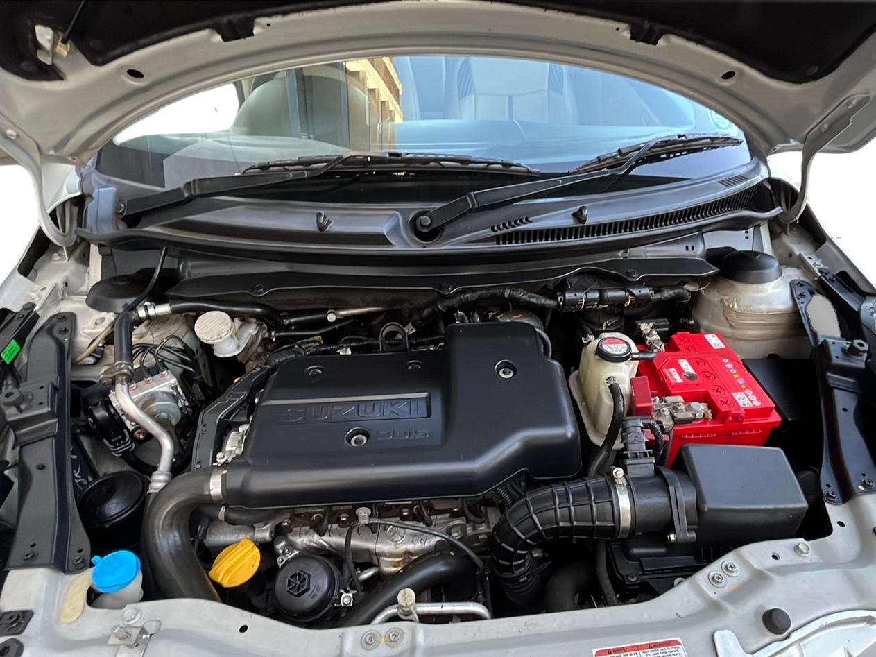 2015 Maruti Swift Dzire ZDI, Diesel, Manual, 37,017 km, Open Bonnet