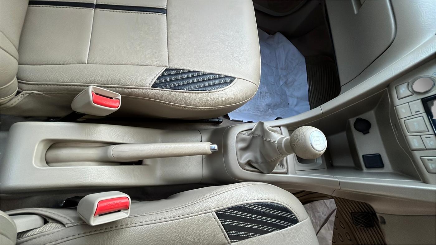 2015 Maruti Swift Dzire ZDI, Diesel, Manual, 37,017 km, Gear Lever