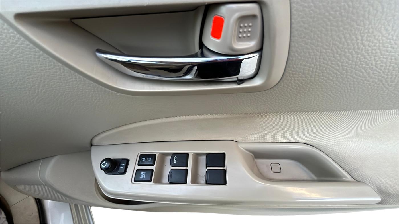 2015 Maruti Swift Dzire ZDI, Diesel, Manual, 37,017 km, Driver Side Door Panel Controls