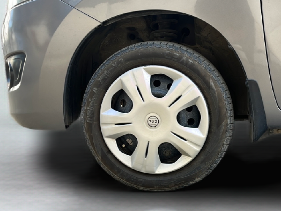 2016 Maruti Wagon R 1.0 VXI, Petrol, Manual, 34,329 km, Left Front Wheel