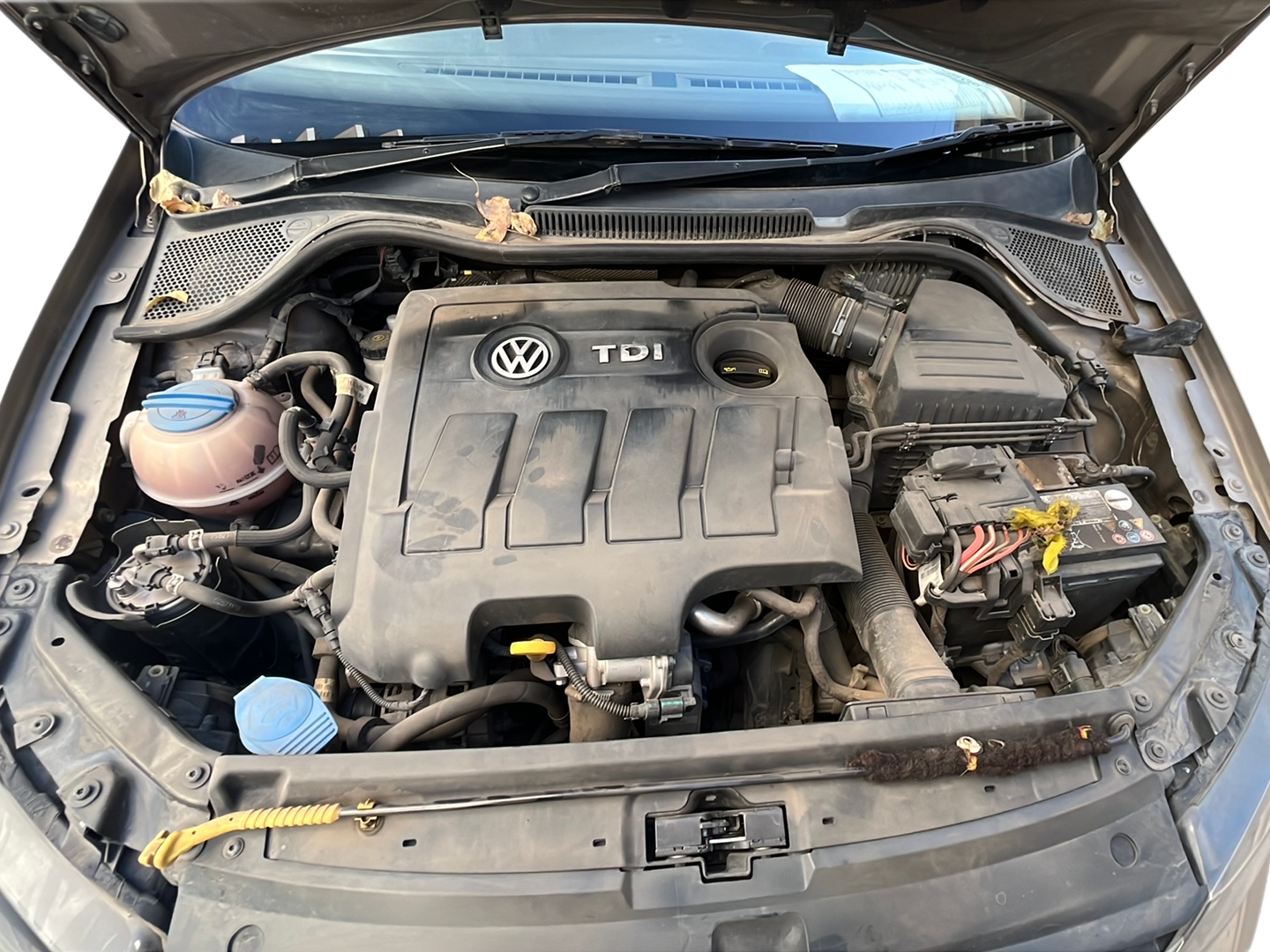 2016 Volkswagen Vento HIGHLINE DIESEL 1.5, Diesel, Manual, 1,00,788 km, Open Bonnet