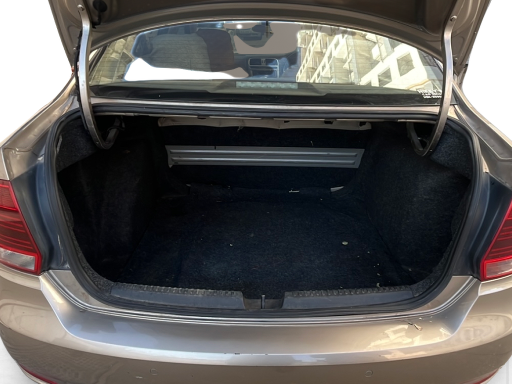 2016 Volkswagen Vento HIGHLINE DIESEL 1.5, Diesel, Manual, 1,00,788 km, Boot Inside