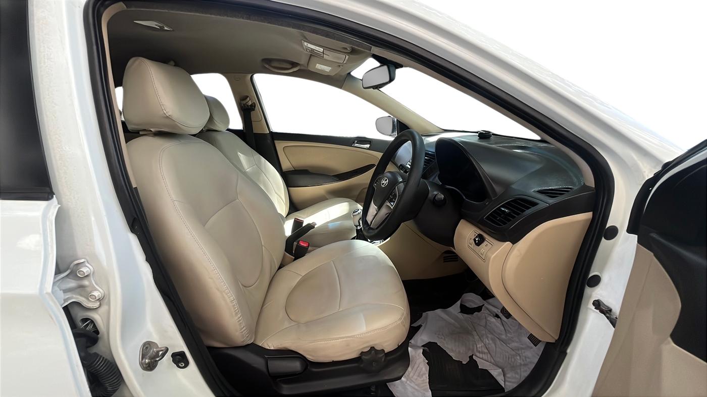 2012 Hyundai Verna FLUIDIC 1.6 VTVT SX, Petrol, Manual, 70,059 km, Right Side Front Door Cabin