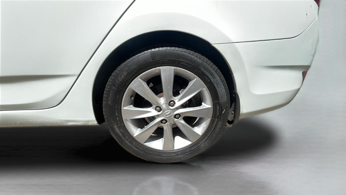 2012 Hyundai Verna FLUIDIC 1.6 VTVT SX, Petrol, Manual, 70,059 km, Left Rear Wheel