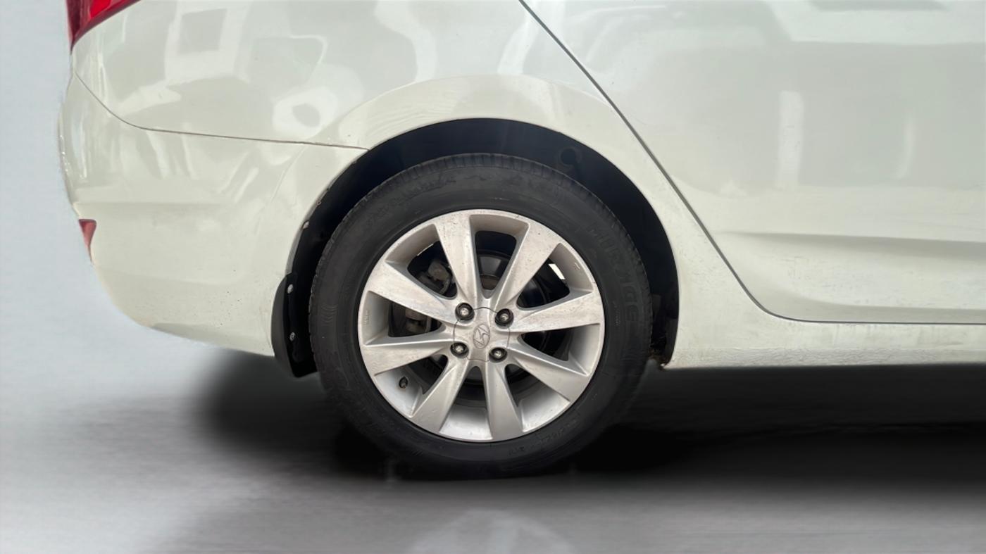 2012 Hyundai Verna FLUIDIC 1.6 VTVT SX, Petrol, Manual, 70,059 km, Right Rear Wheel