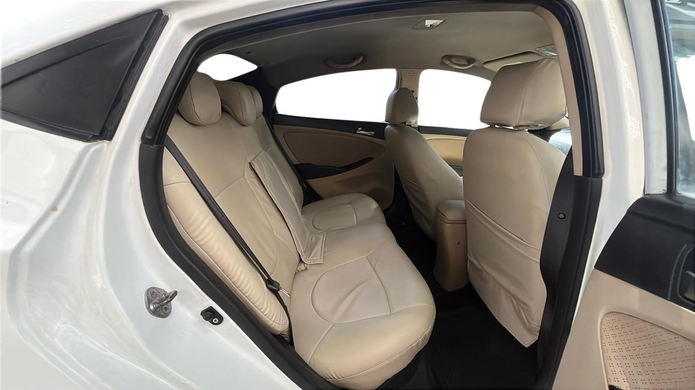 2012 Hyundai Verna FLUIDIC 1.6 VTVT SX, Petrol, Manual, 70,059 km, Right Side Rear Door Cabin