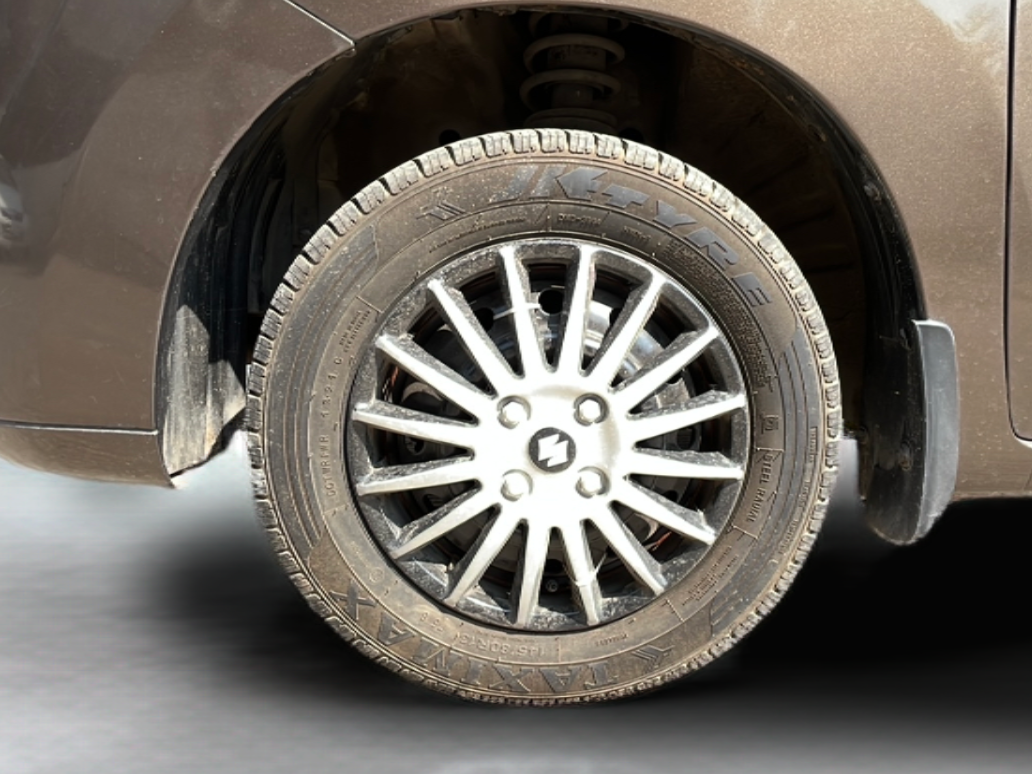 2011 Maruti Wagon R 1.0 LXI, Petrol, Manual, 50,936 km, Left Front Wheel
