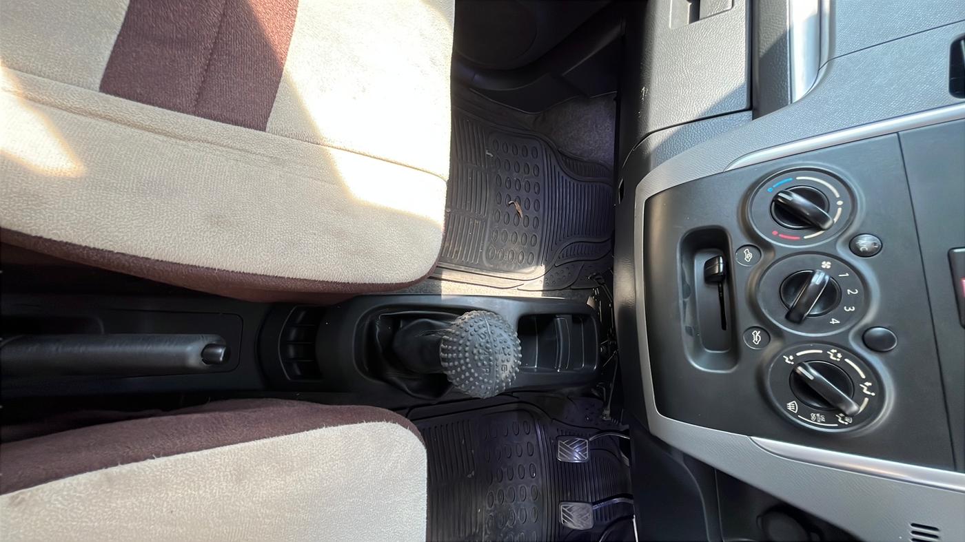 2011 Maruti Wagon R 1.0 LXI, Petrol, Manual, 50,936 km, Gear Lever