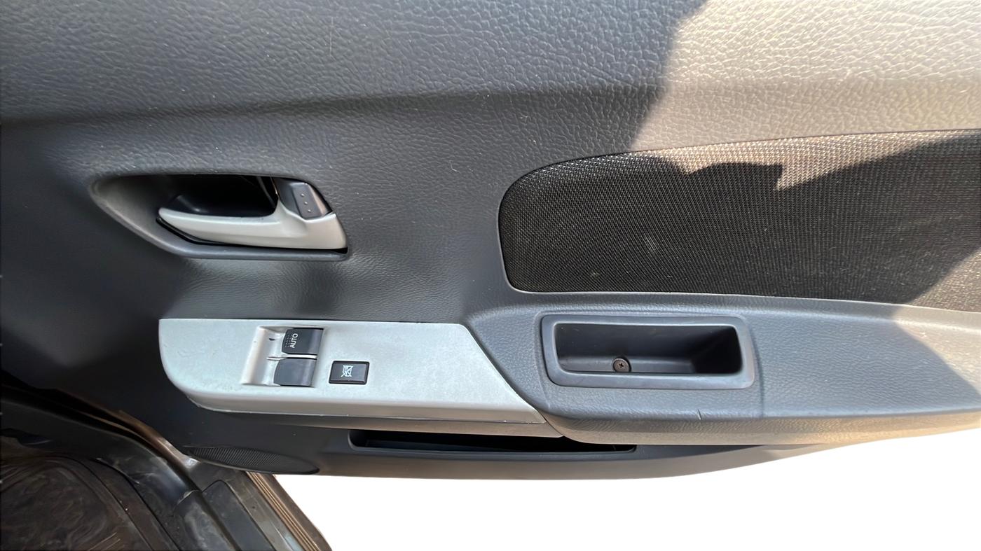 2011 Maruti Wagon R 1.0 LXI, Petrol, Manual, 50,936 km, Driver Side Door Panel Controls