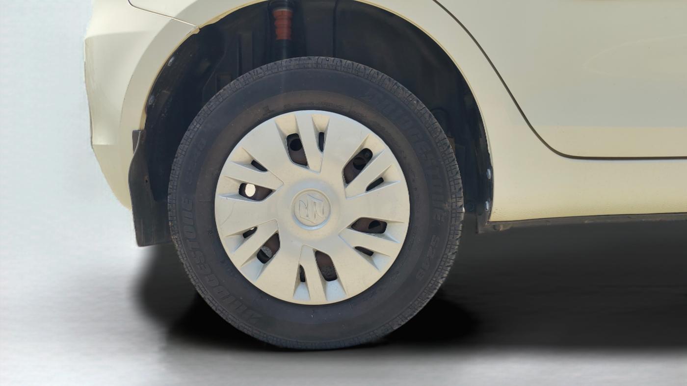 2013 Maruti Swift VXI, Petrol, Manual, 20,787 km, Right Rear Wheel