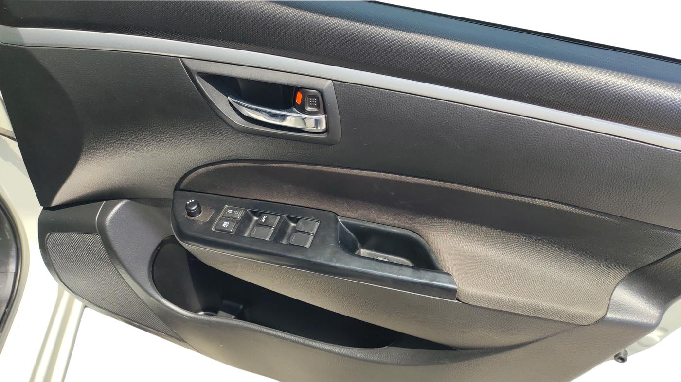 2013 Maruti Swift VXI, Petrol, Manual, 20,787 km, Driver Side Door Panel Controls