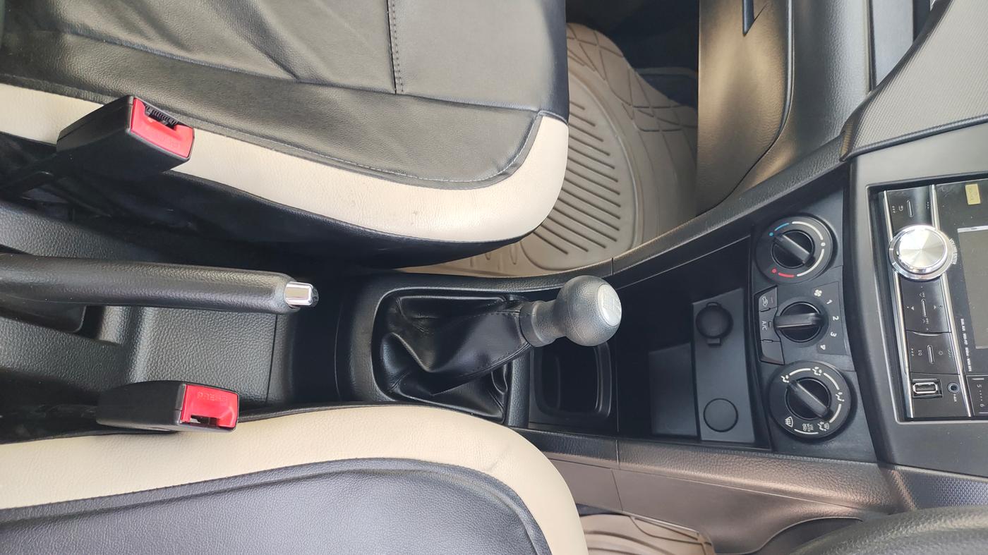 2013 Maruti Swift VXI, Petrol, Manual, 20,787 km, Gear Lever