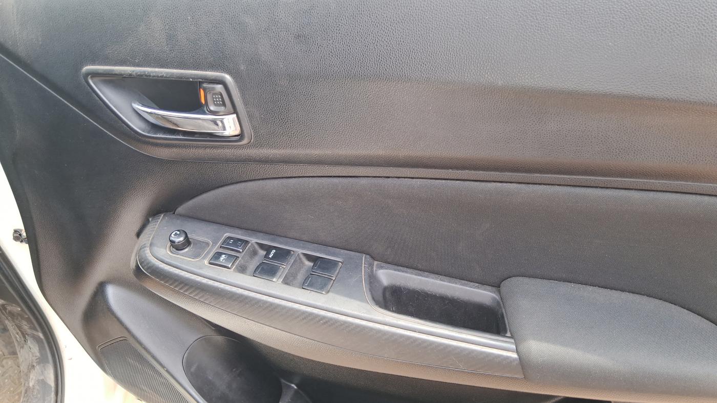 2018 Maruti Swift VDI, Diesel, Manual, 87,055 km, Driver Side Door Panel Controls