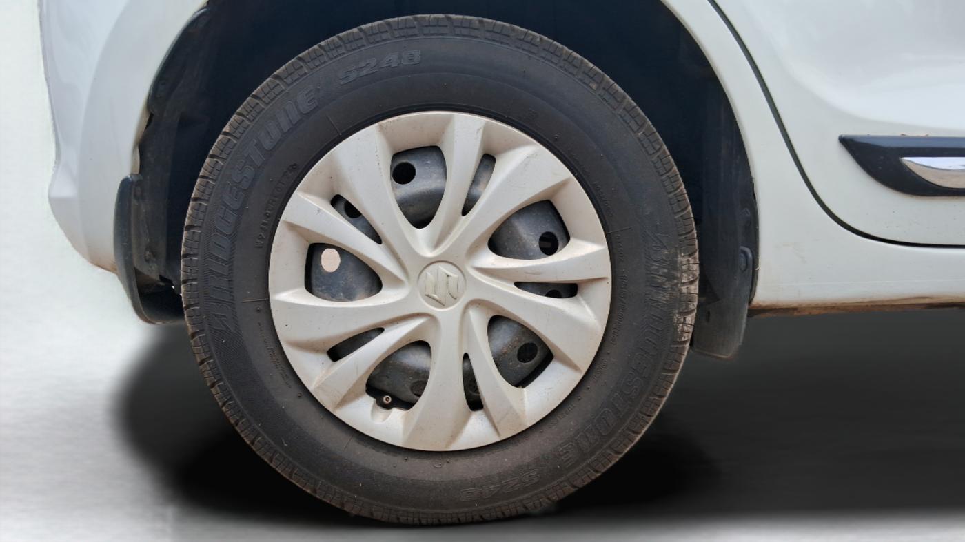 2018 Maruti Swift VDI, Diesel, Manual, 87,055 km, Right Rear Wheel