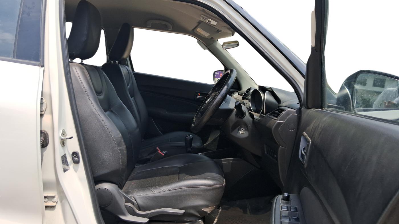 2018 Maruti Swift VDI, Diesel, Manual, 87,055 km, Right Side Front Door Cabin