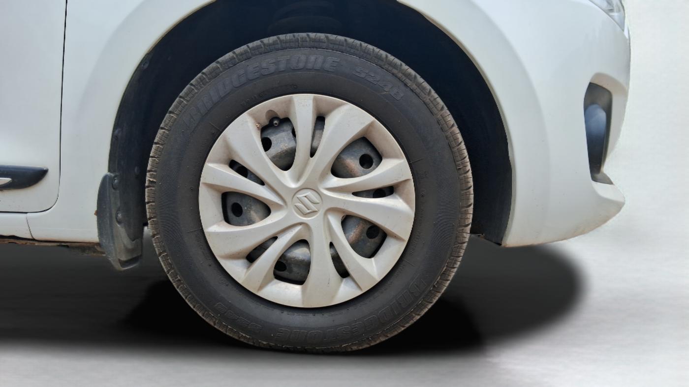 2018 Maruti Swift VDI, Diesel, Manual, 87,055 km, Right Front Wheel