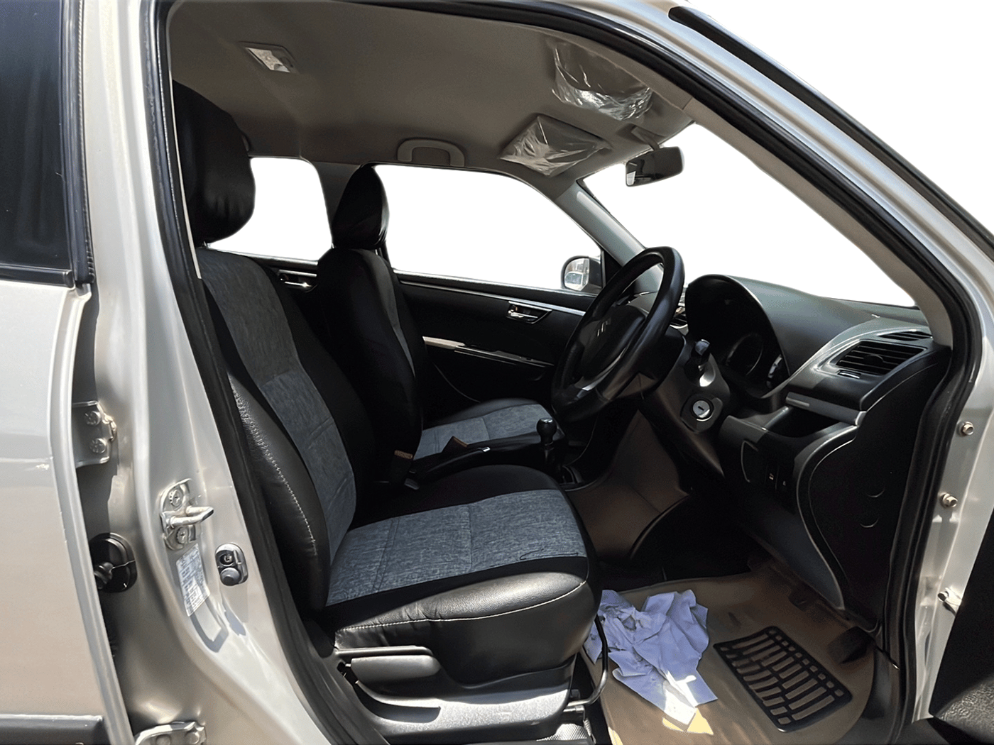 2015 Maruti Swift VXI ABS, Petrol, Manual, 80,418 km, Right Side Front Door Cabin
