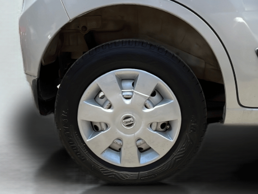2013 Maruti Wagon R 1.0 LXI, Petrol, Manual, 54,306 km, Right Rear Wheel