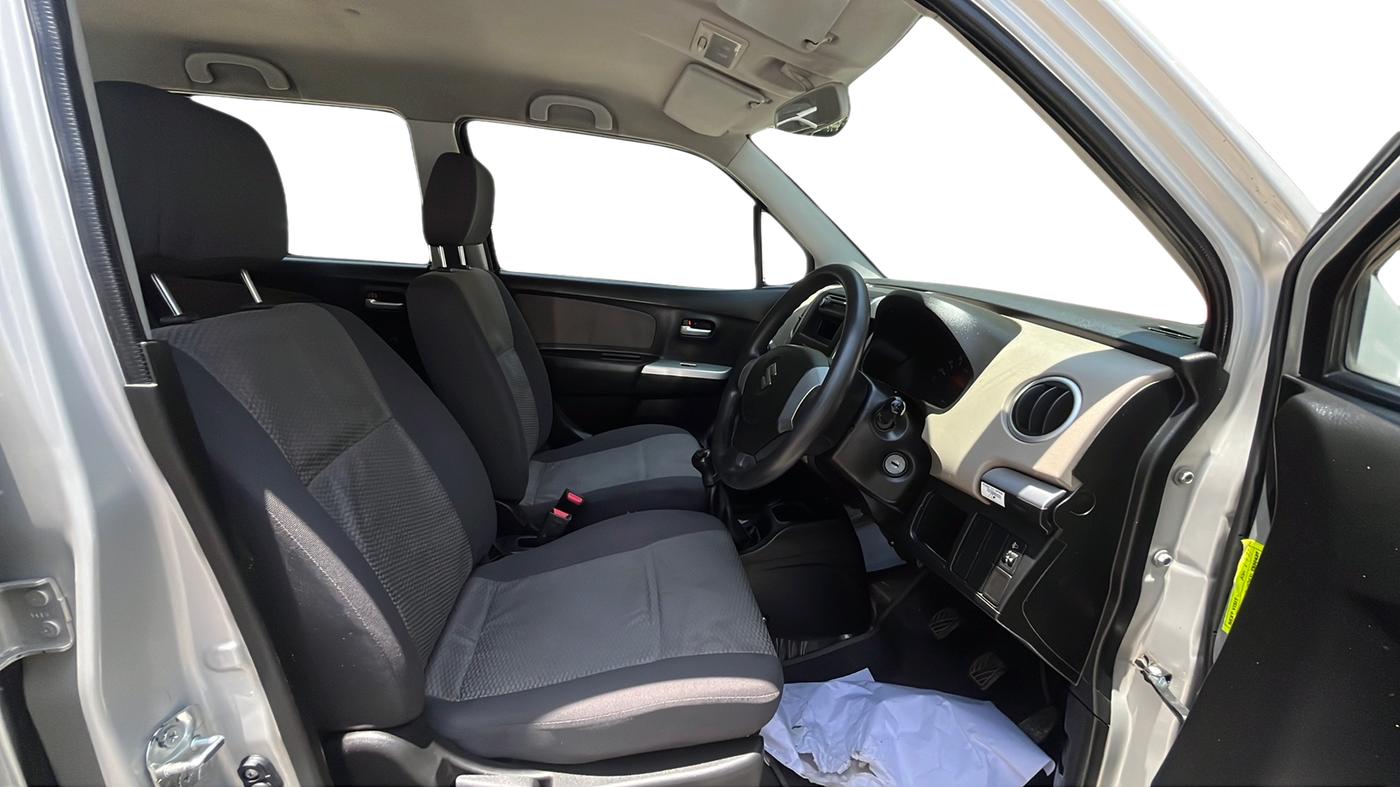 2013 Maruti Wagon R 1.0 LXI, Petrol, Manual, 54,306 km, Right Side Front Door Cabin
