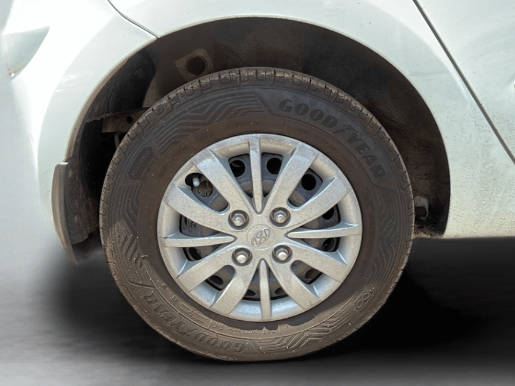 2013 Hyundai i10 SPORTZ 1.2 AT, Petrol, Automatic, 54,630 km, Right Rear Wheel