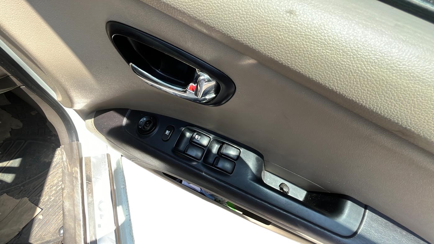 2013 Hyundai i10 SPORTZ 1.2 AT, Petrol, Automatic, 54,630 km, Driver Side Door Panel Controls