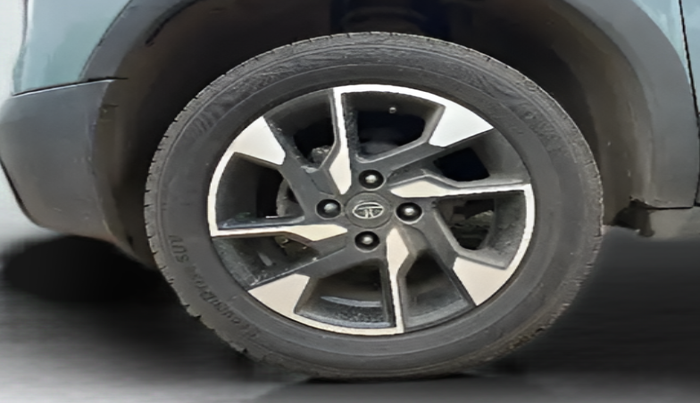 2022 Tata PUNCH ACCOMPLISHED AMT, Petrol, Automatic, 51,386 km, Left Front Wheel