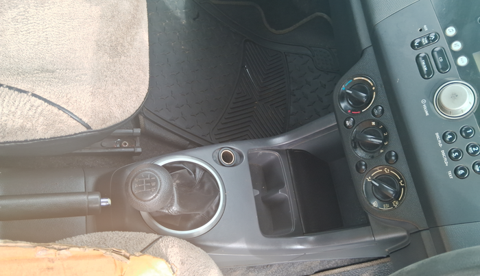 2010 Maruti Swift VXI, Petrol, Manual, 72,345 km, Gear Lever