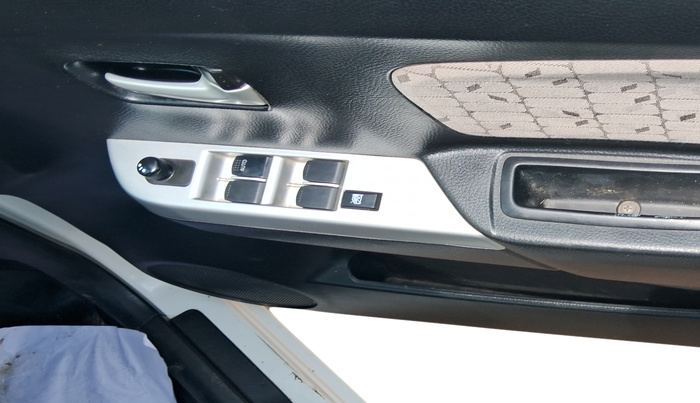 2016 Maruti Wagon R 1.0 VXI, Petrol, Manual, 86,264 km, Driver Side Door Panel Controls