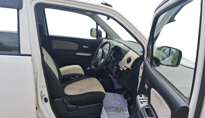 2016 Maruti Wagon R 1.0 VXI, Petrol, Manual, 86,264 km, Right Side Front Door Cabin