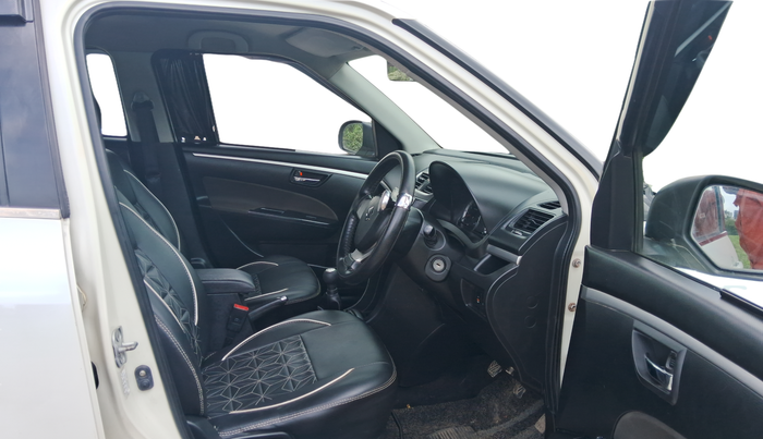 2014 Maruti Swift VXI, Petrol, Manual, 1,35,679 km, Right Side Front Door Cabin