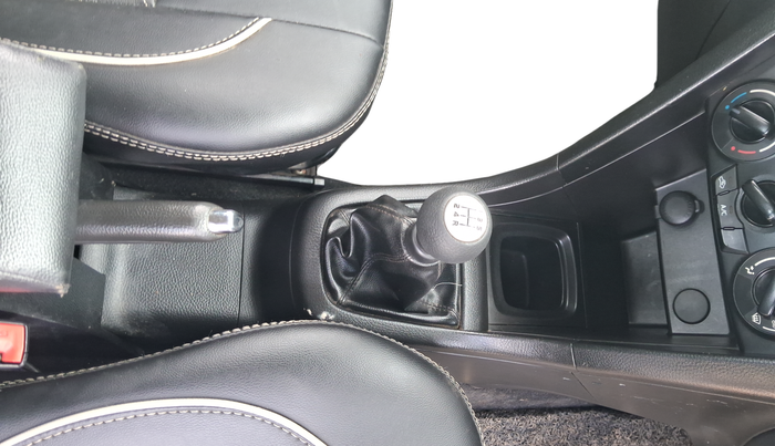 2014 Maruti Swift VXI, Petrol, Manual, 1,35,679 km, Gear Lever