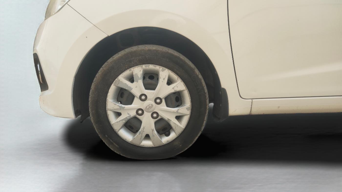 2015 Hyundai Grand i10 MAGNA 1.1 CRDI, Diesel, Manual, 94,181 km, Left Front Wheel