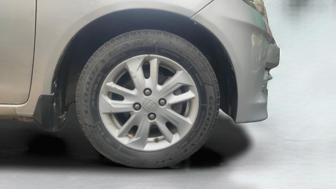 2014 Honda Amaze 1.5L I-DTEC VX, Diesel, Manual, 87,184 km, Right Front Wheel