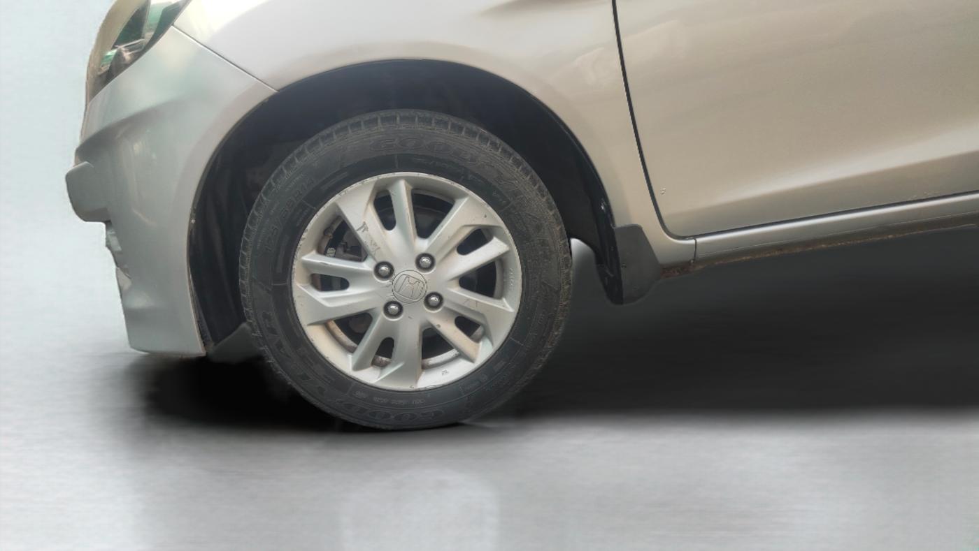2014 Honda Amaze 1.5L I-DTEC VX, Diesel, Manual, 87,184 km, Left Front Wheel