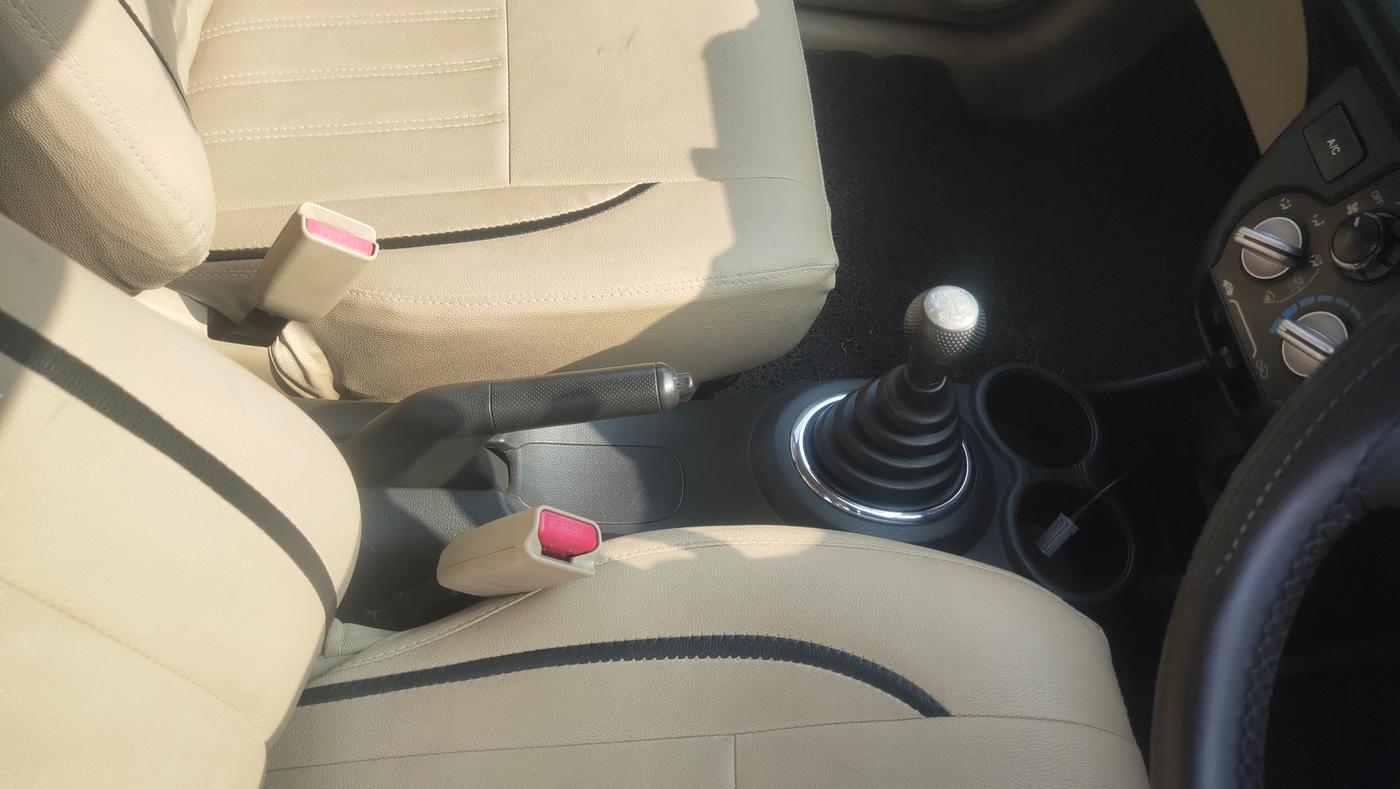 2014 Honda Amaze 1.5L I-DTEC VX, Diesel, Manual, 87,184 km, Gear Lever