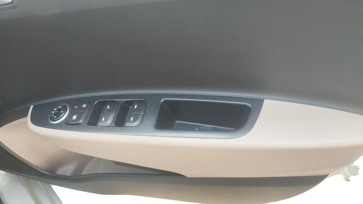 2017 Hyundai Grand i10 SPORTZ 1.2 KAPPA VTVT, Petrol, Manual, 51,595 km, Driver Side Door Panel Controls