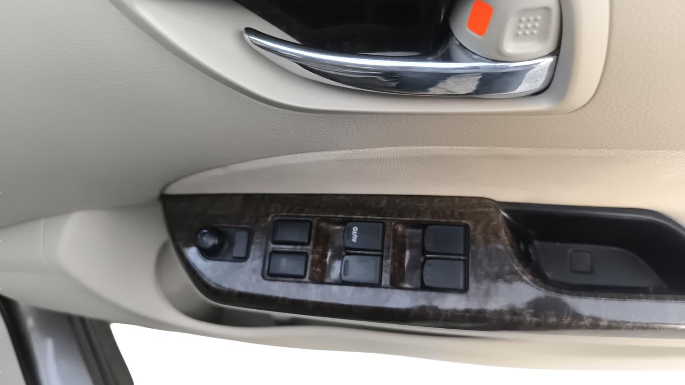 2016 Maruti Swift Dzire VXI, Petrol, Manual, 55,040 km, Driver Side Door Panel Controls