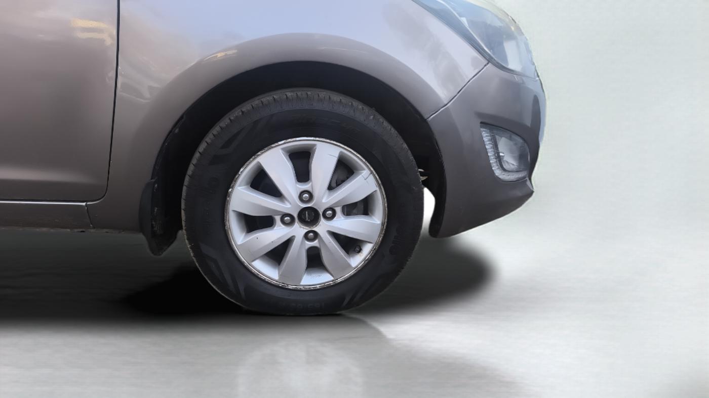 2013 Hyundai i20 SPORTZ 1.2, Petrol, Manual, 93,019 km, Right Front Wheel