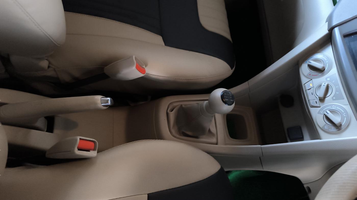 2016 Maruti Ertiga ZDI SHVS, Diesel, Manual, 97,599 km, Gear Lever