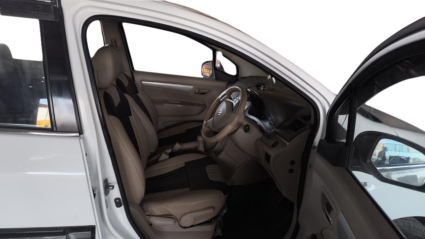 2016 Maruti Ertiga ZDI SHVS, Diesel, Manual, 97,599 km, Right Side Front Door Cabin