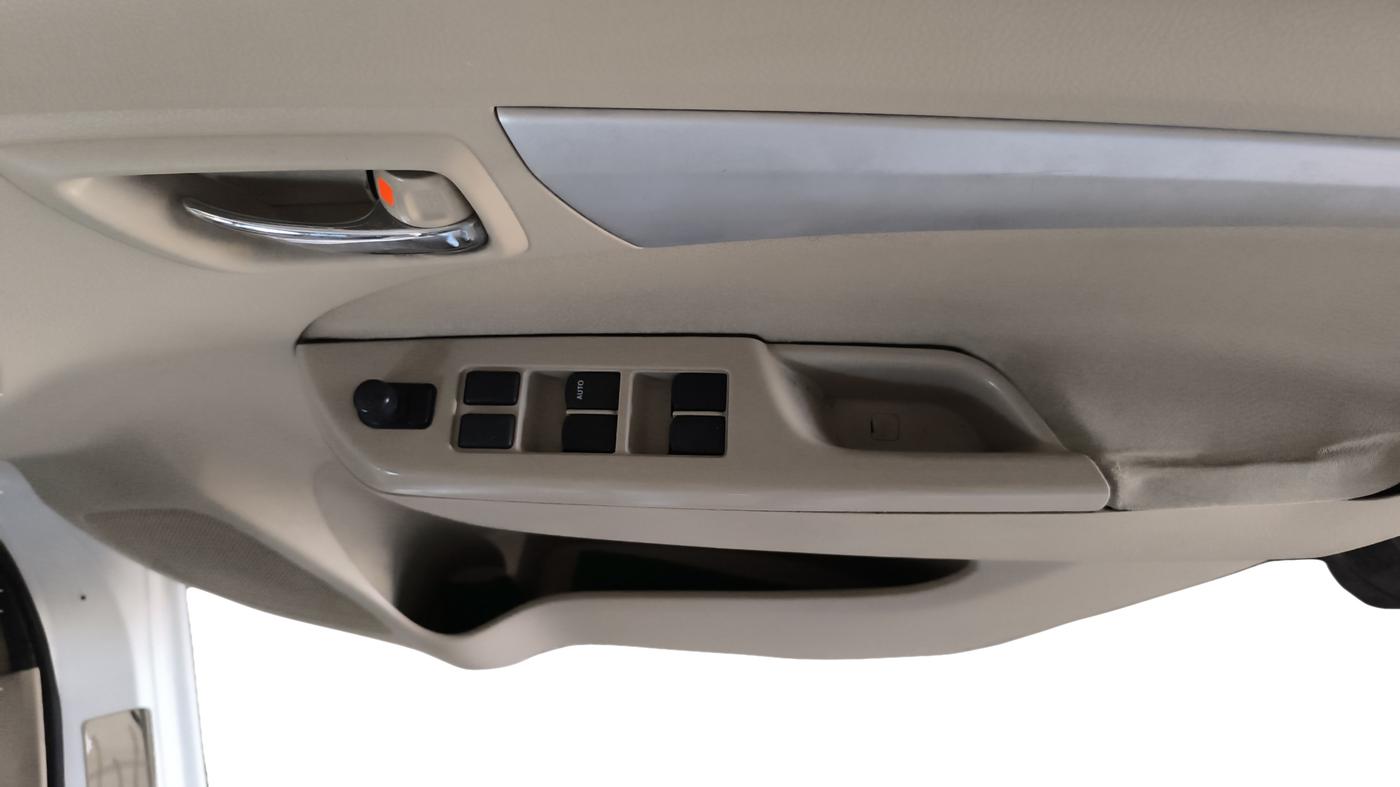 2016 Maruti Ertiga ZDI SHVS, Diesel, Manual, 97,599 km, Driver Side Door Panel Controls