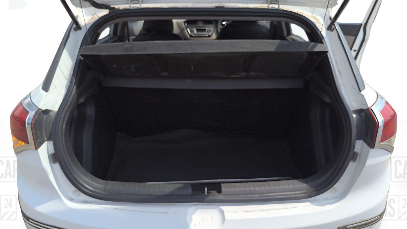 2015 Hyundai Elite i20 SPORTZ 1.4 CRDI, Diesel, Manual, 84,353 km, Boot Inside