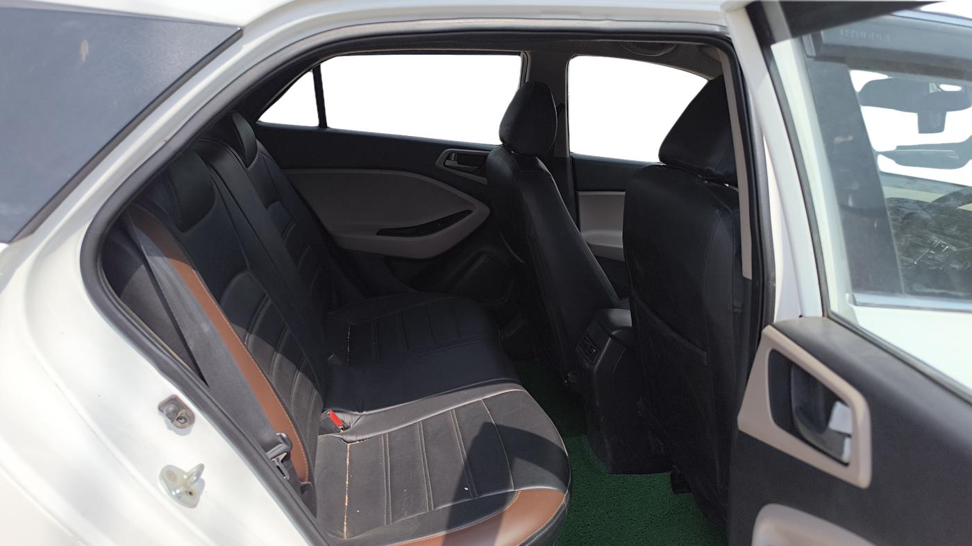 2015 Hyundai Elite i20 SPORTZ 1.4 CRDI, Diesel, Manual, 84,353 km, Right Side Rear Door Cabin