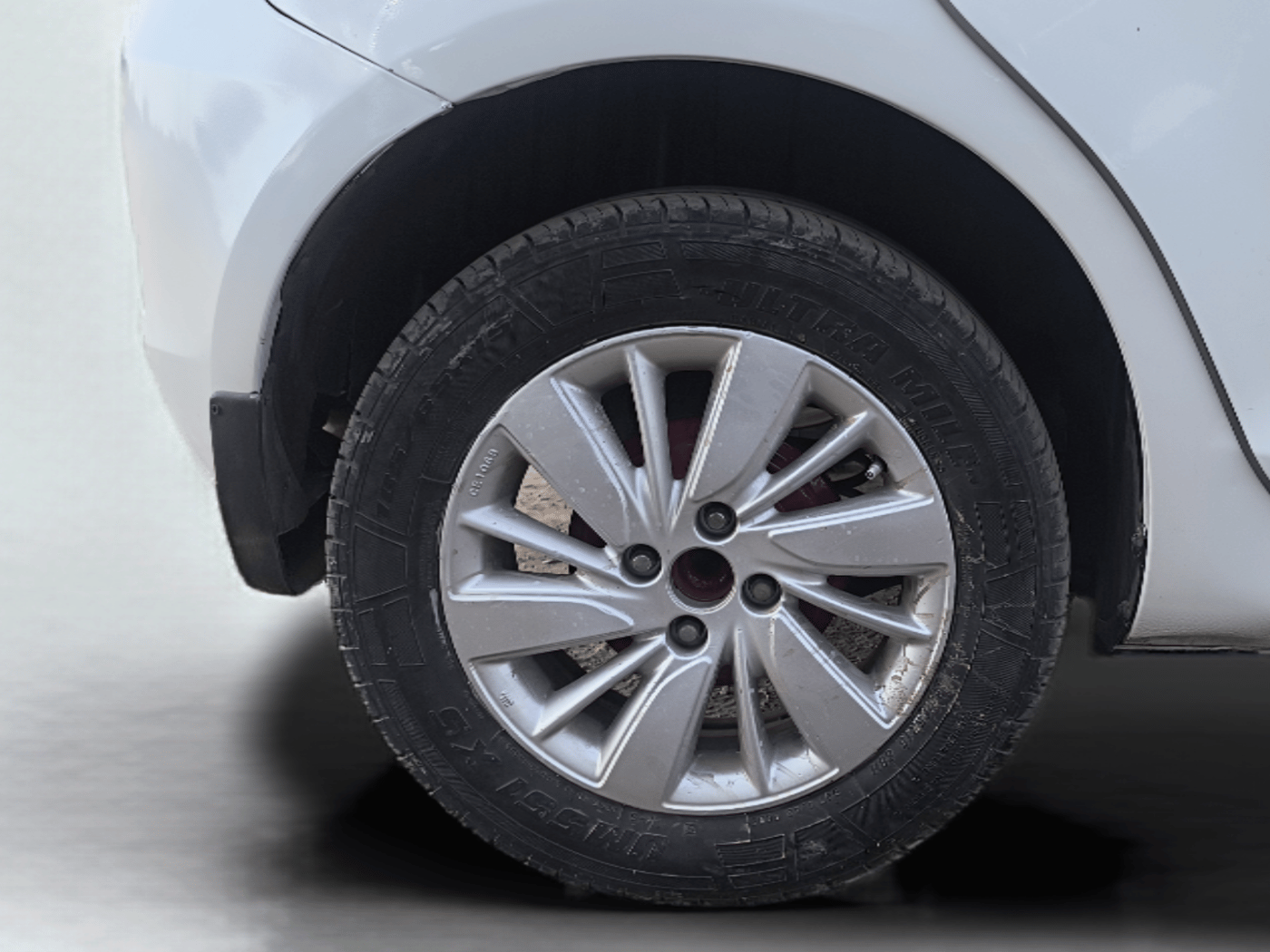 2015 Maruti Swift ZDI, Diesel, Manual, 88,272 km, Right Rear Wheel