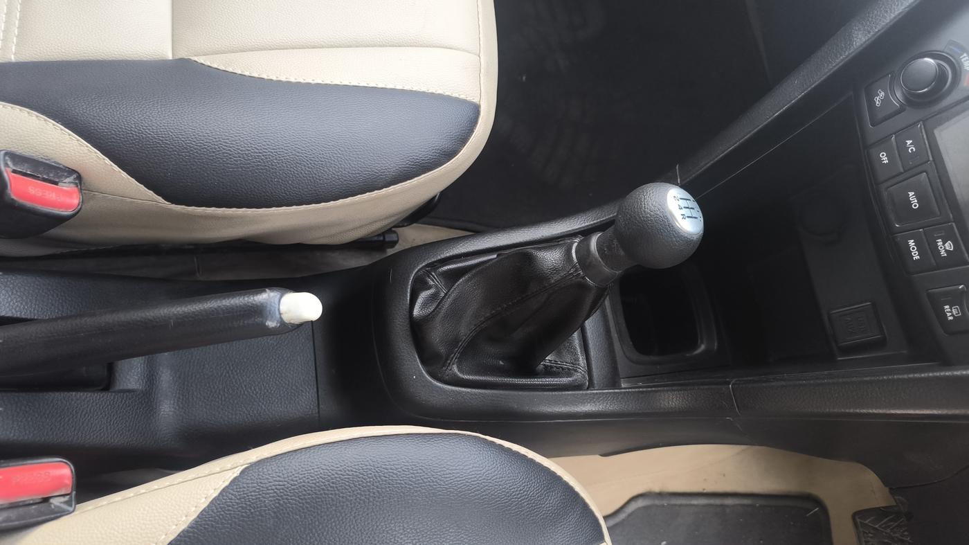 2015 Maruti Swift ZDI, Diesel, Manual, 88,272 km, Gear Lever