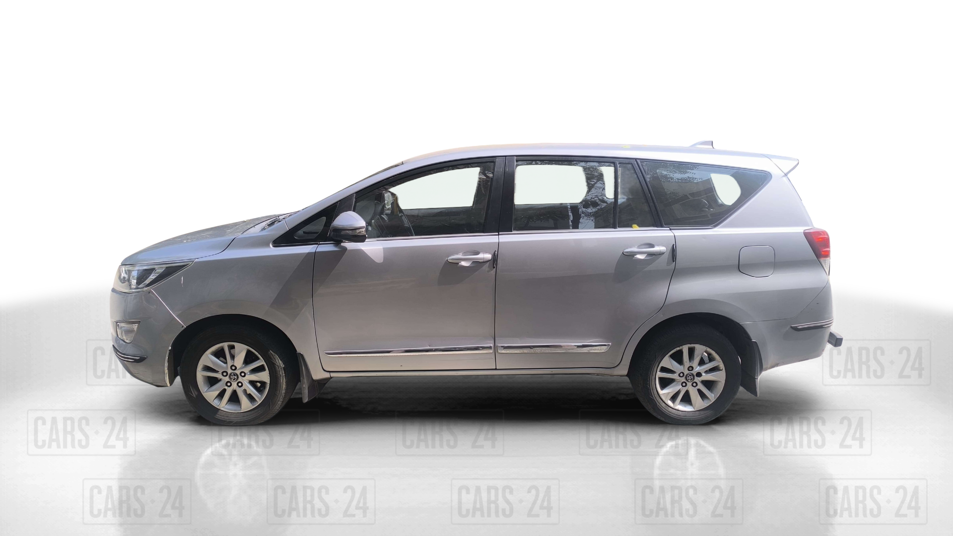 2018 Toyota Innova Crysta 2.4 G 7 STR, Diesel, Manual, 1,90,069 km, Left Side